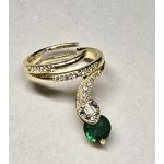 Állítható méretű aranyszínű kígyós gyűrű zöld kővel