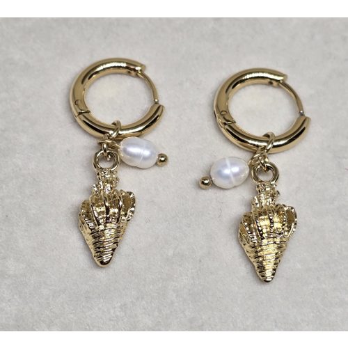 Tengerparti stílusú aranyszínű tülökkagyló-gyöngyös fülbevaló