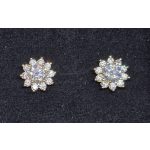 Aranyszínű virágmintájú fülbevaló