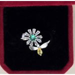 Ezüstszínű gyűrű, forgó zöld közepű margaréta-méhecske mintával