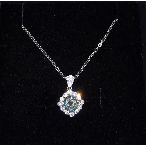 Ezüst nyaklánc, akvamarin színű köves rombuszmedállal