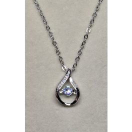   Ezüstszínű nyaklánc, csepp formájú, átlátszó köves medállal