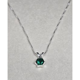   Ezüstszínű nyaklánc, élénkzöld köves, 6 karmos, pántos medállal