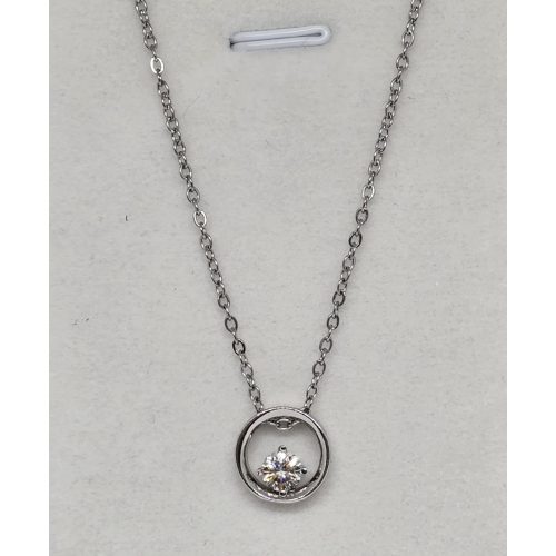 Ezüstszínű nyaklánc, körmedállal, átlátszó kővel