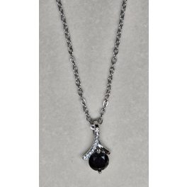   Ezüstszínű nyaklánc, központi fekete köves szalaghullám medállal
