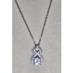 Ezüstszínű nyaklánc, körte formájú medállal 