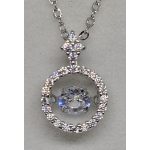 Ezüstszínű nyaklánc, körmedállal, középen forgó kővel