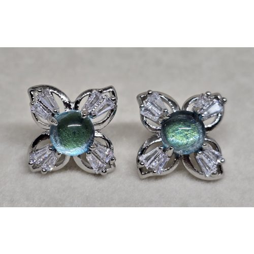 Koreai stílusú ezüst, négyszirmú virág fülbevaló kék kővel