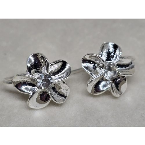 Koreai stílusú ezüst virágos, beakasztós fülbevaló