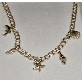  Nyaralási témájú, kagyló-csiga-csillag-csikó-delfin charmos, aranyszínű nyaklánc