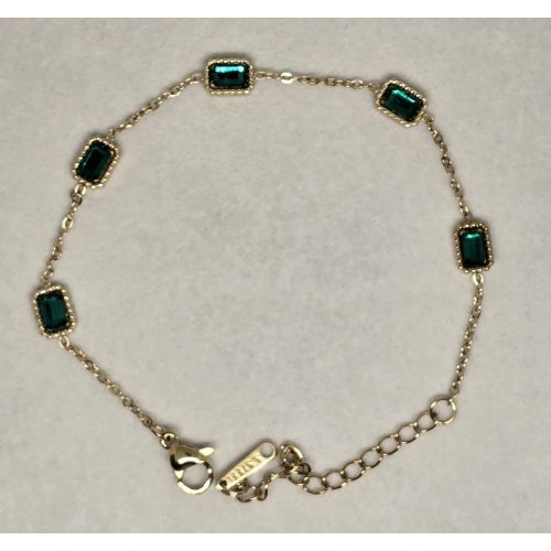 Szettbe rendezhető aranyszínű karkötő, zöld téglalap kövekkel