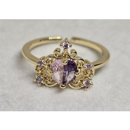   Tündérgyűrű aranyszínű, tiara mintával, rózsaszín-lila kővel