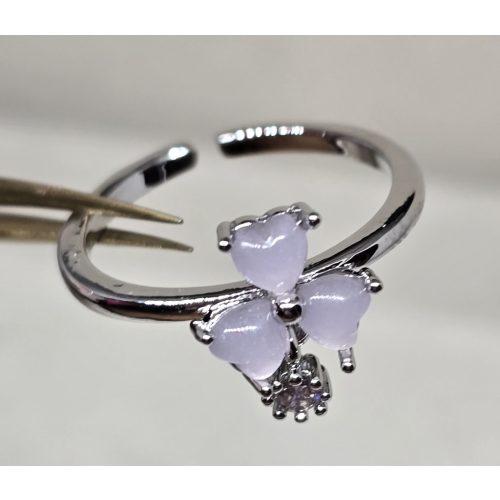 Tündérgyűrű ezüstszínű, 3 szirmú rózsaszín virágos-medállal