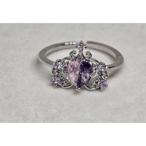 Tündérgyűrű ezüstszínű, tiara mintával, rózsaszín-lila kővel